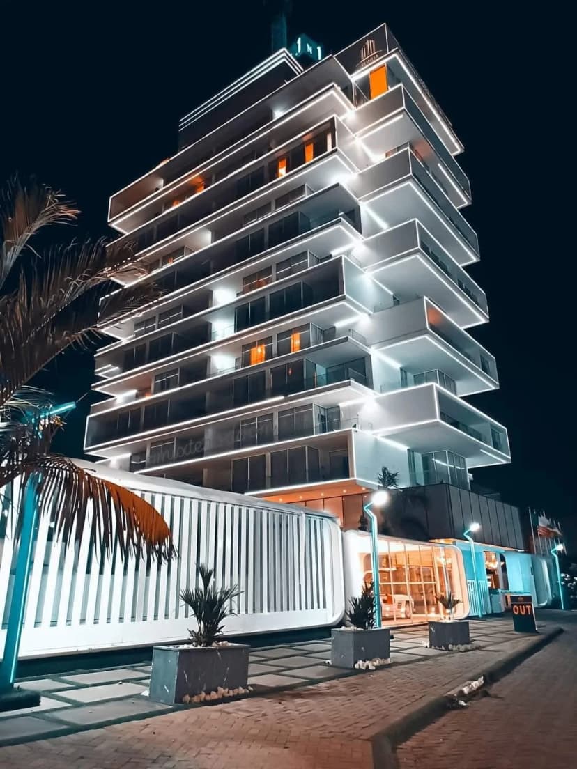Hôtel moderne illuminé