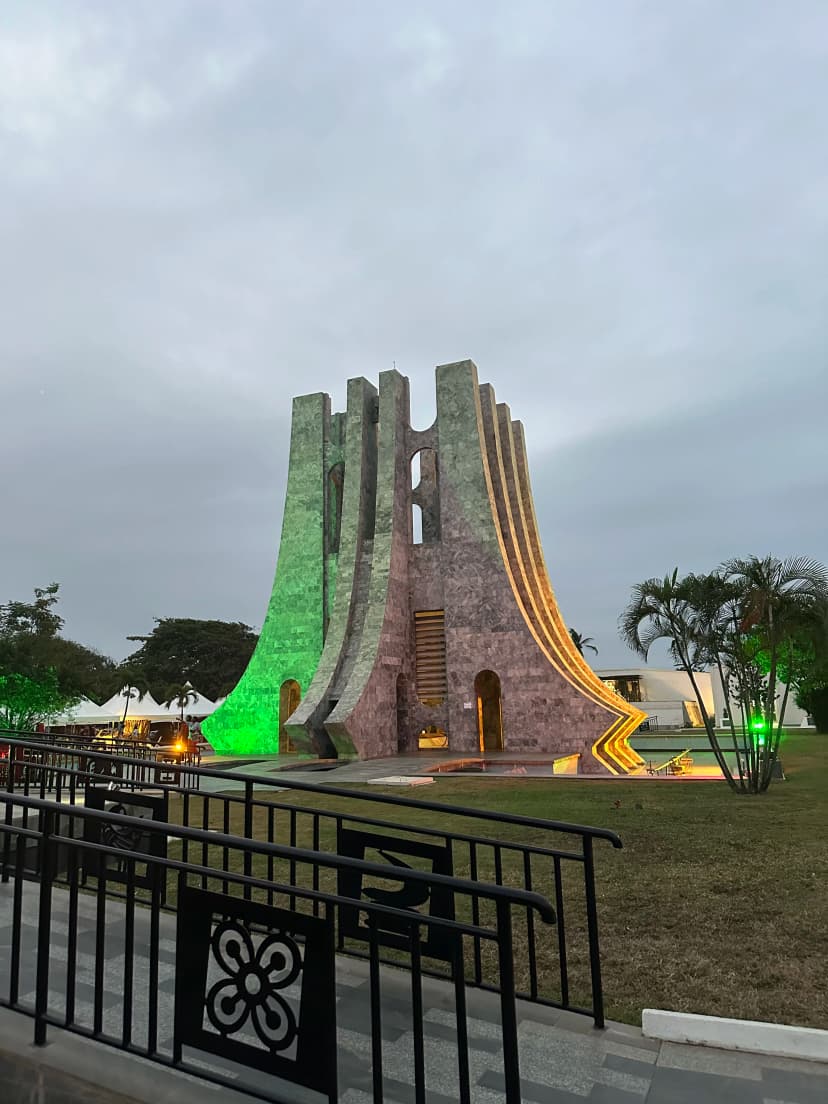 Mausolée de Kwame Nkrumah illuminé