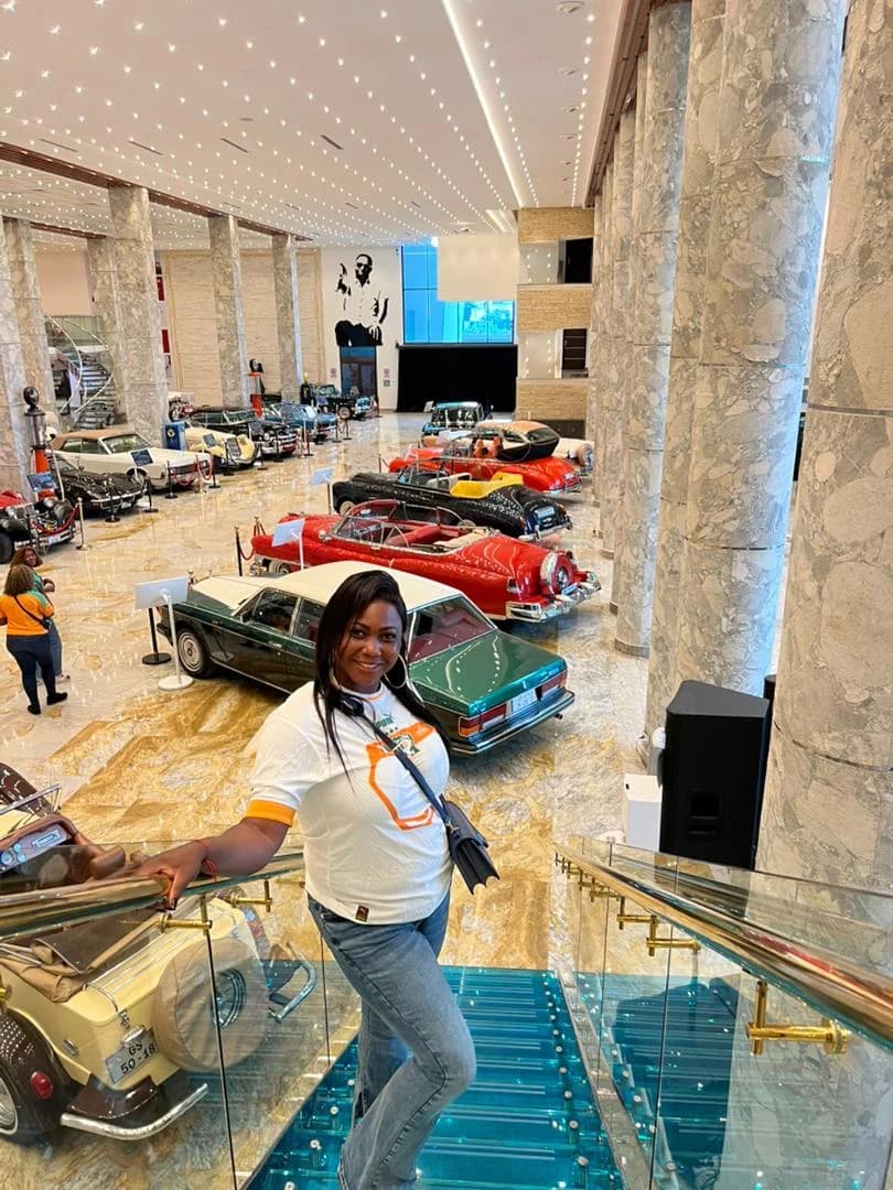 Vue d’ensemble du musée automobile à Accra