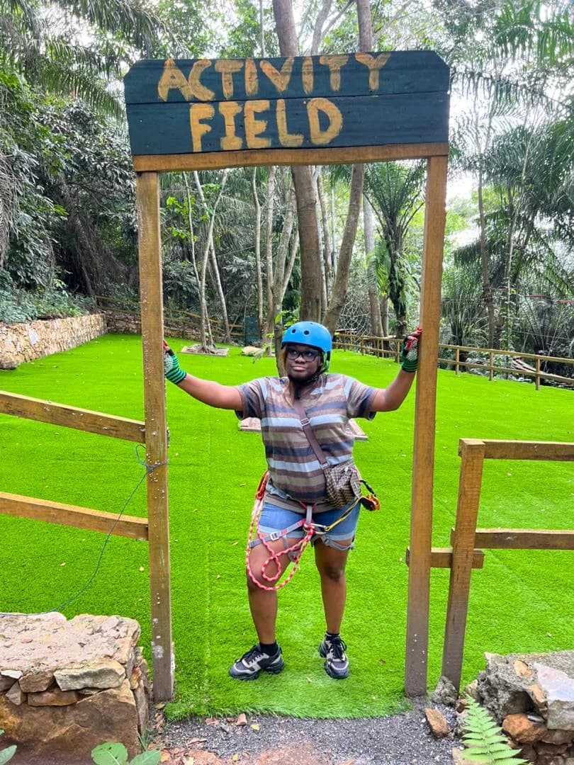 Parcours aventure dans un activity field au Ghana