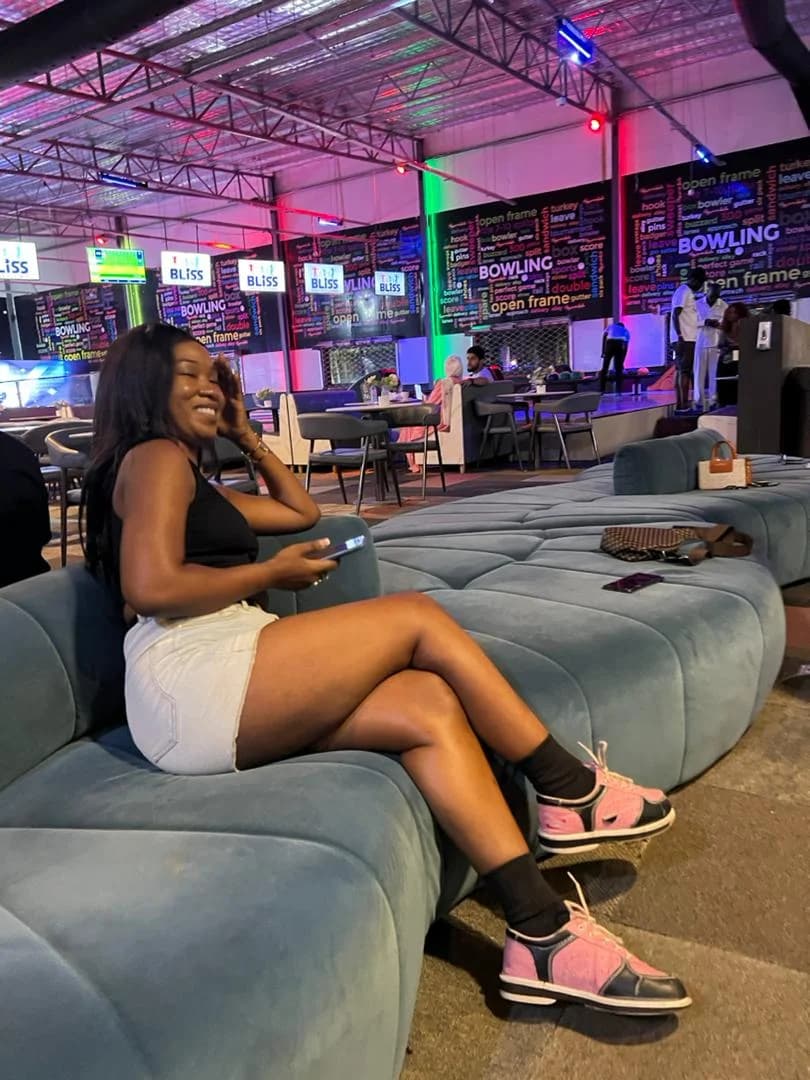 Moment de détente dans un bowling à Accra